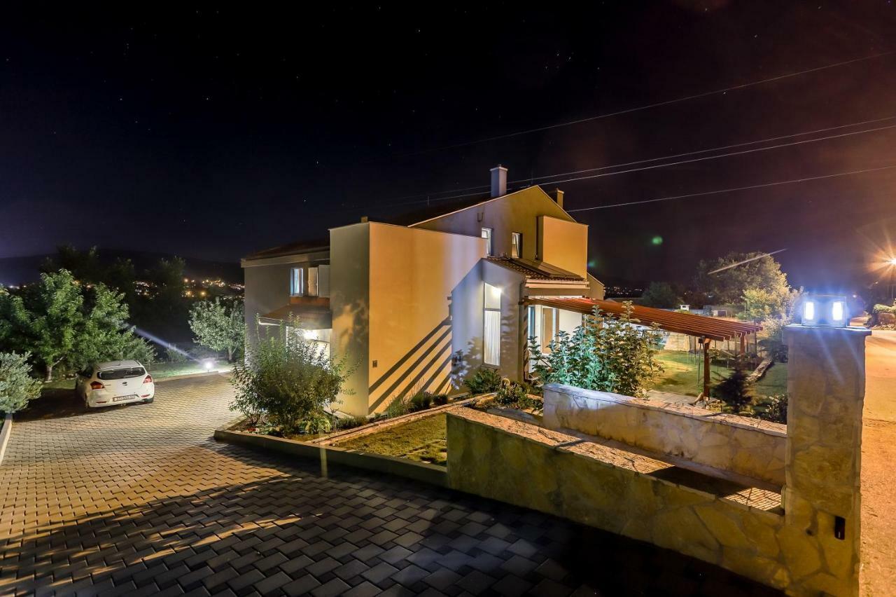 Luxury Villa Nadalina-Dicmo Dugopolje Exterior photo