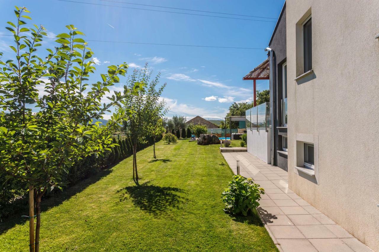 Luxury Villa Nadalina-Dicmo Dugopolje Exterior photo